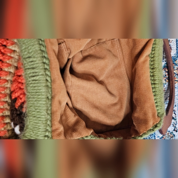 Vintage Handmade Crocheted Handbag with Wood Handle, Corduroy Lining - Picture 7 of 9